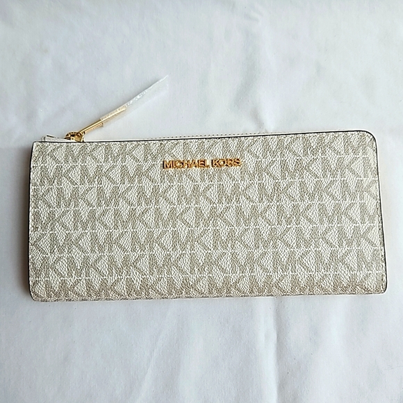 Michael Kors Jet Set Travel Signature Logo Saffiano Leather Quarter-Zip Wallet - Picture 1 of 4